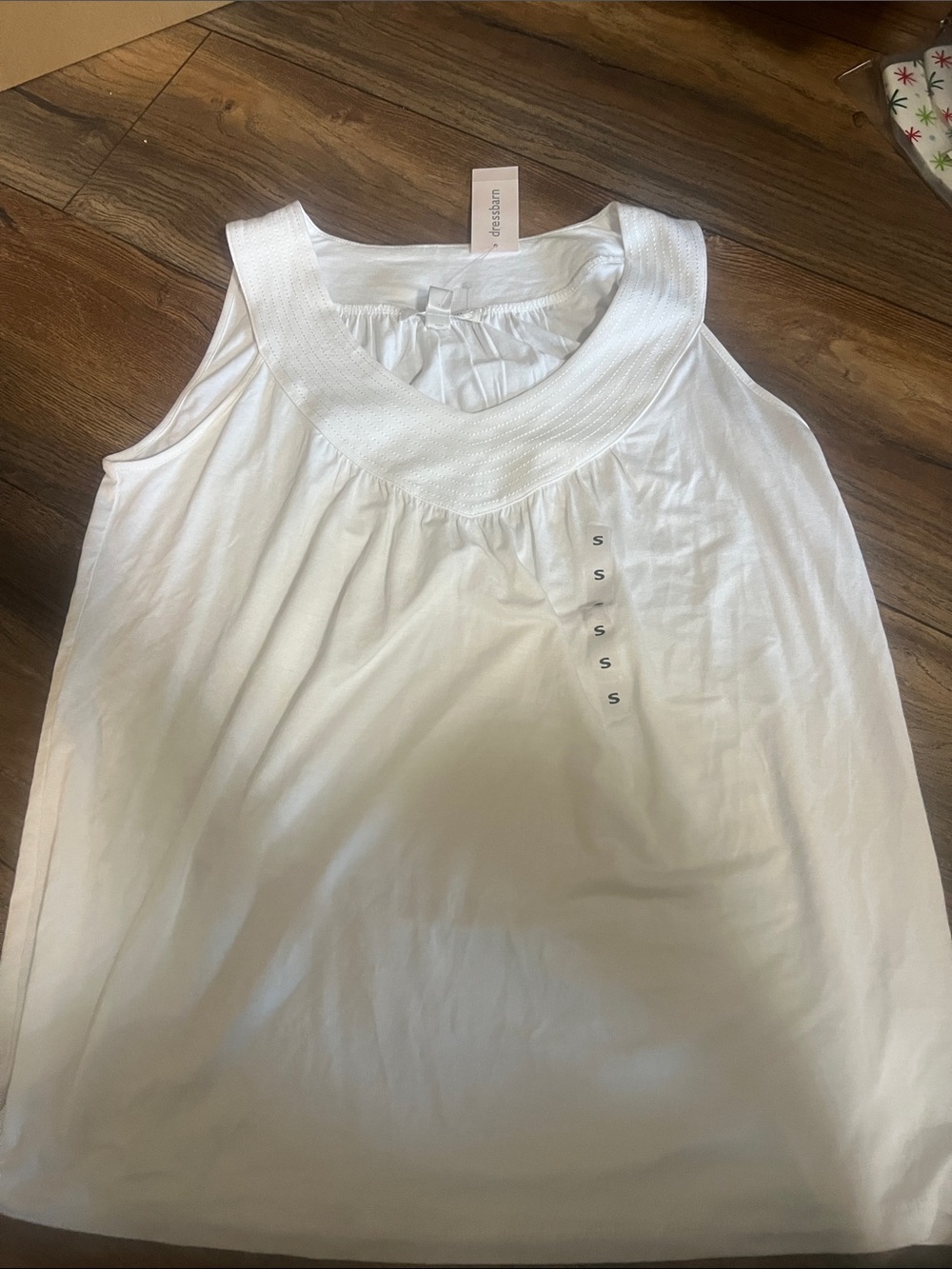 Dress Barn White Sleeveless Knit Yoke Tank Top